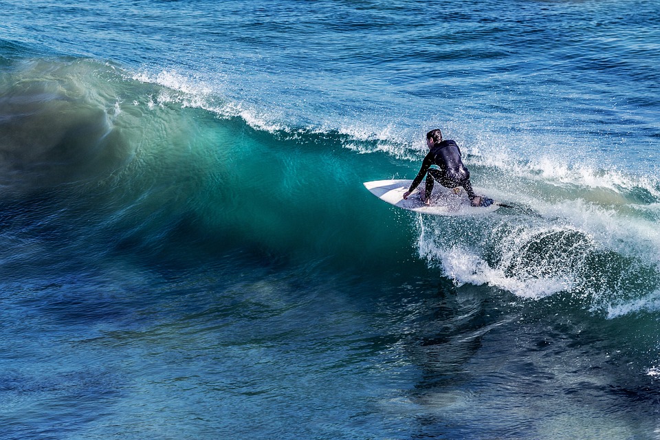 surfer på bølgekam